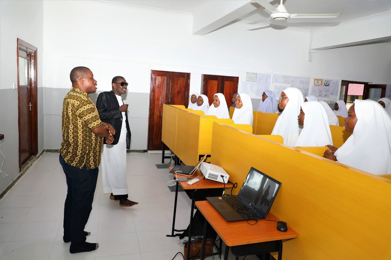 Lumumba Secondary School students and staff at launch
